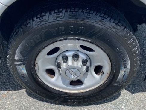 Used 2017 Chevrolet Express 2500 RWD image 25