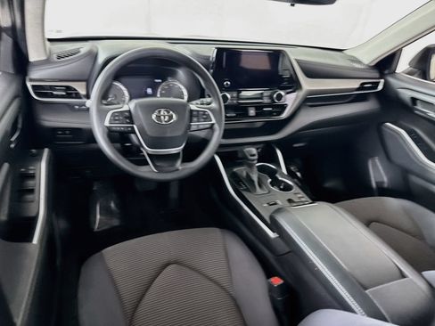 Used 2023 Toyota Highlander L FWD image 18