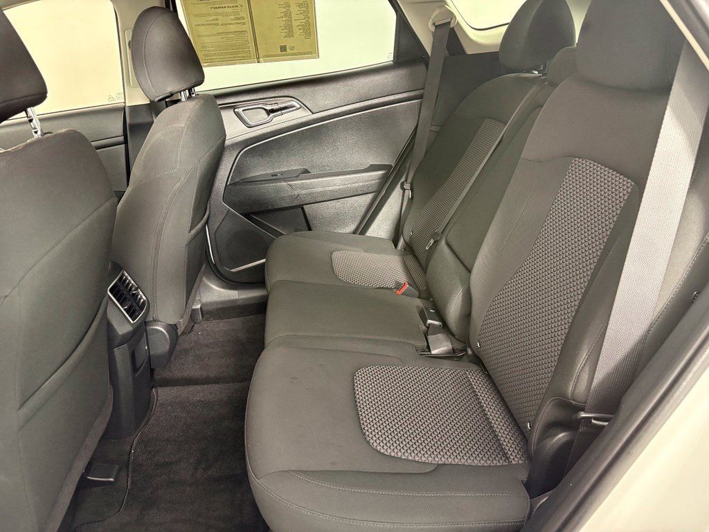 Used 2025 Kia Sportage LX FWD image 14