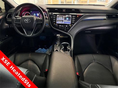 Used 2020 Toyota Camry XSE image 11