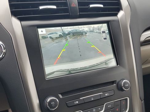 Used 2018 Ford Fusion SE w/ Fusion SE Technology Package image 17