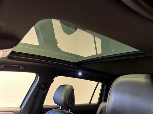 Certified 2023 Volkswagen Tiguan SE R-Line image 28