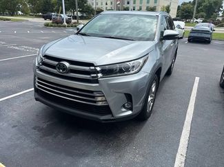 Used 2019 Toyota Highlander Limited FWD video 1