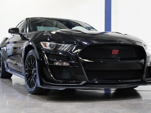 Used 2017 Ford Mustang GT w/ GT Performance Package RWD image 4