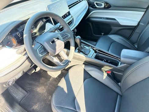 Used 2026 Jeep Compass Limited AWD/4WD image 25