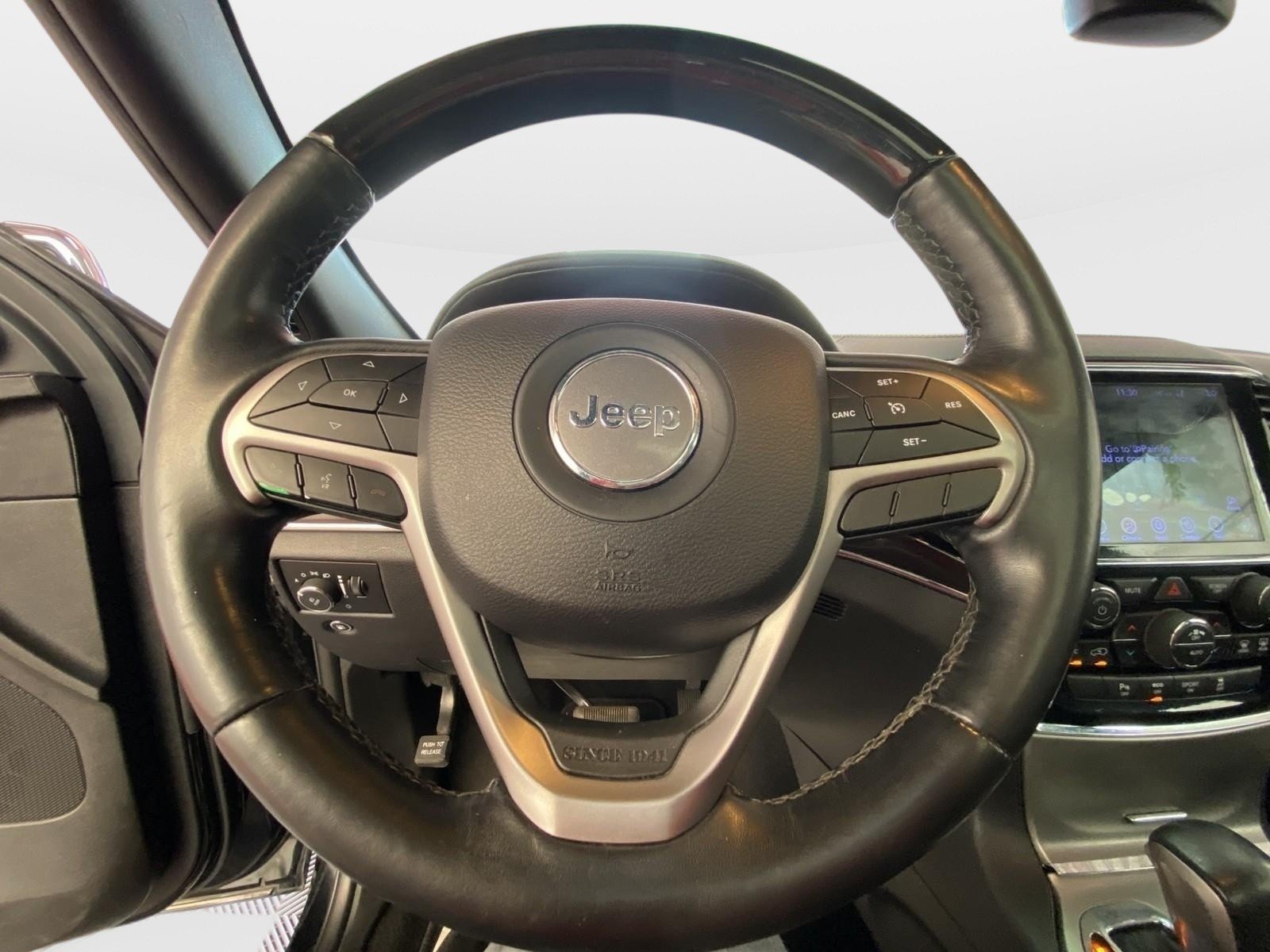 Used 2019 Jeep Grand Cherokee Overland AWD/4WD image 26