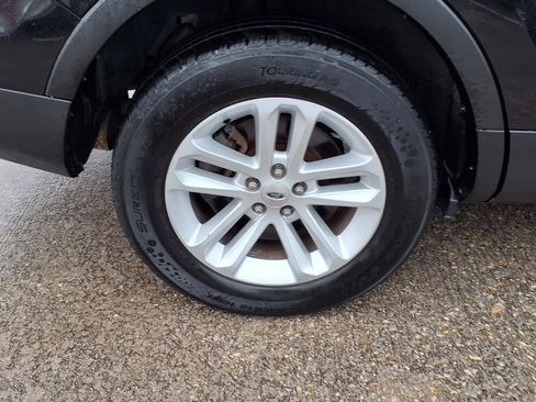 Used 2014 Ford Explorer XLT w/ Equipment Group 202A AWD/4WD image 27