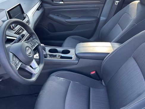 Used 2025 Nissan Altima 2.5 SV FWD image 8