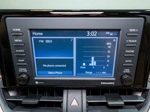 Used 2021 Toyota RAV4 XLE w/ Convenience Package FWD image 18