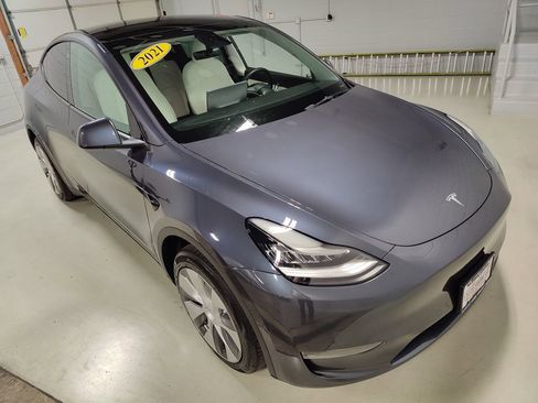 Used 2021 Tesla Model Y Long Range image 2