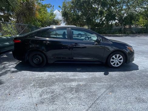 Used 2022 Toyota Corolla LE image 6