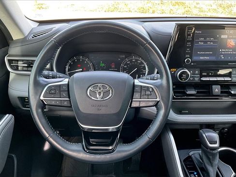 Used 2021 Toyota Highlander XLE image 5