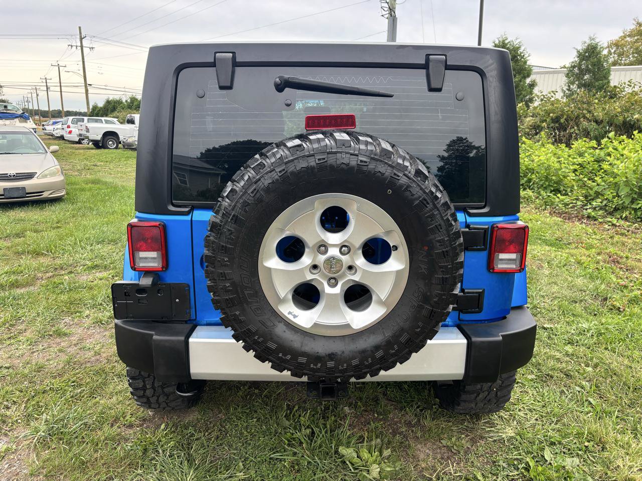 Used 2015 Jeep Wrangler Unlimited Sahara w/ Connectivity Group AWD/4WD image 6