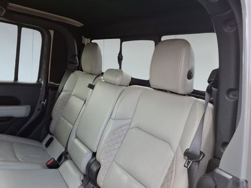 Used 2022 Jeep Gladiator Overland AWD/4WD image 12
