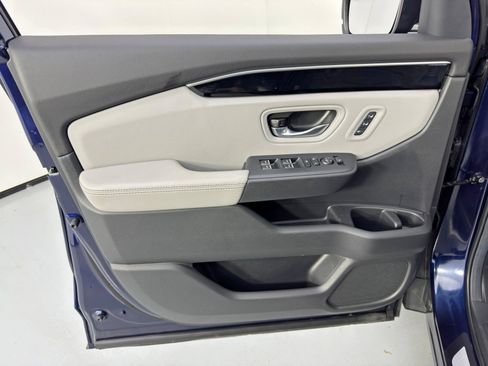 Used 2025 Honda Pilot EX-L image 40