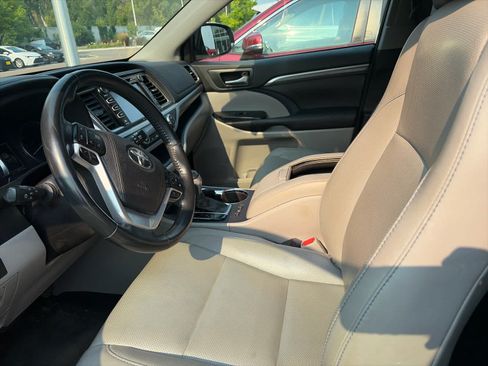Used 2017 Toyota Highlander Limited Platinum w/ Carpet Mat Package AWD/4WD image 7