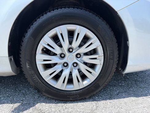 Used 2014 Toyota Camry LE FWD image 28