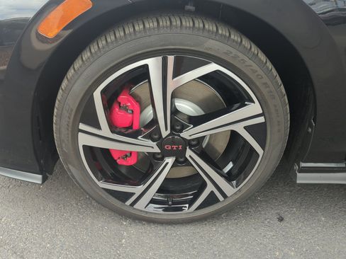 New 2025 Volkswagen Golf SE image 25