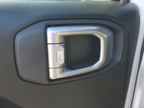 Used 2024 Jeep Wrangler Unlimited Rubicon AWD/4WD image 16