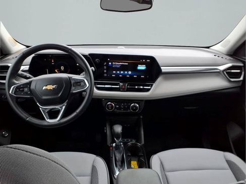 Used 2024 Chevrolet TrailBlazer LT w/ Convenience Package AWD/4WD image 8