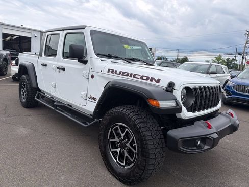 Used 2024 Jeep Gladiator Rubicon w/ Convenience Group AWD/4WD image 7