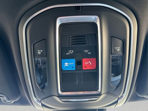 Used 2026 Jeep Cherokee Laredo AWD/4WD image 32
