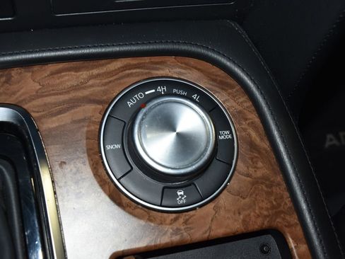 Used 2022 Nissan Armada SL image 20