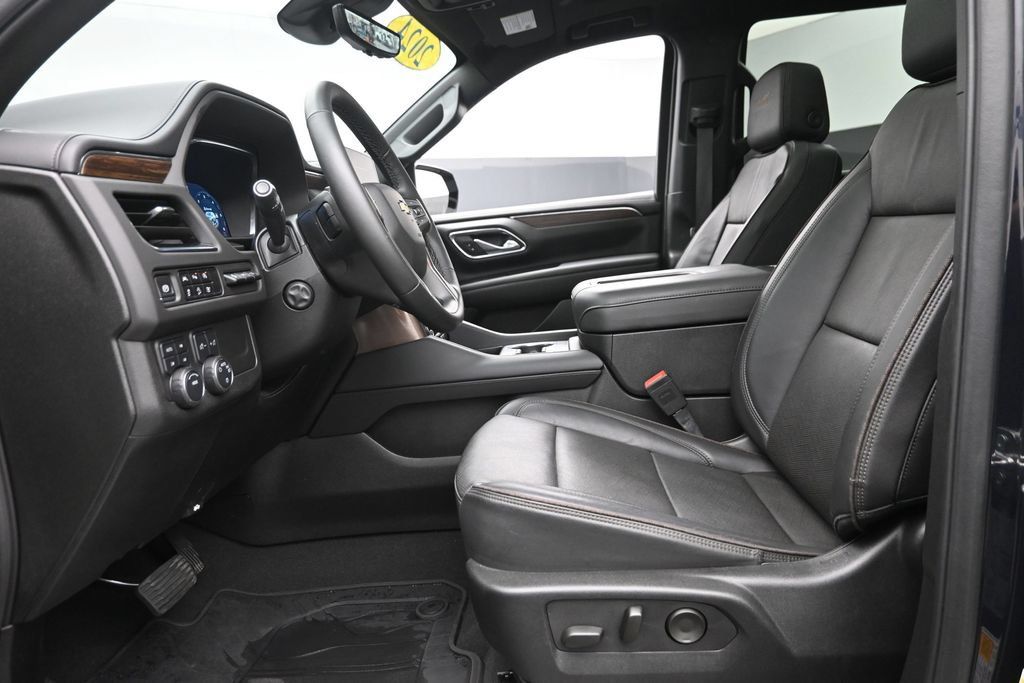Used 2024 Chevrolet Tahoe High Country AWD/4WD image 17