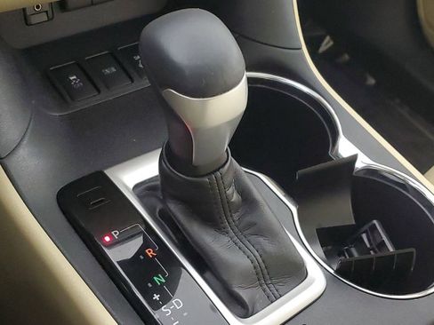 Certified 2017 Toyota Highlander XLE image 34