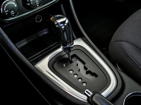 Used 2013 Chrysler 200 Touring FWD image 21