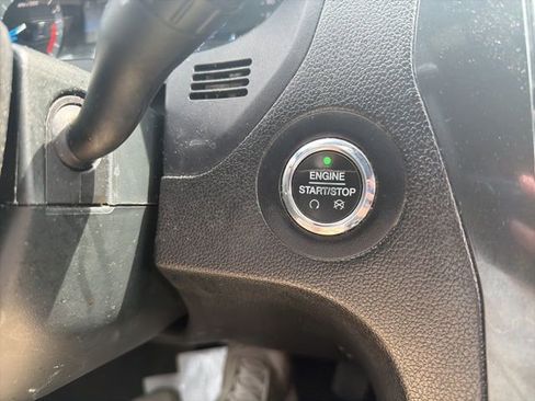 Used 2018 Ford Explorer XLT image 40