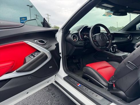 Used 2017 Chevrolet Camaro SS RWD image 11
