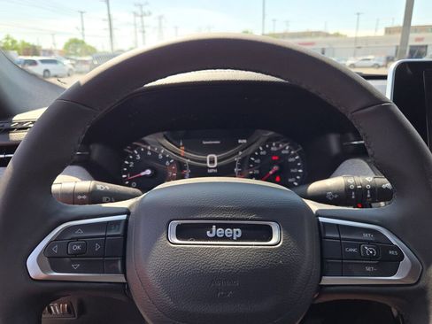 Certified 2025 Jeep Compass Latitude AWD/4WD image 35