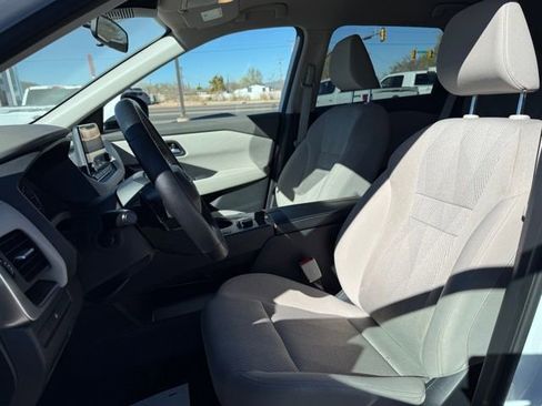 Used 2025 Nissan Rogue SV AWD/4WD image 13