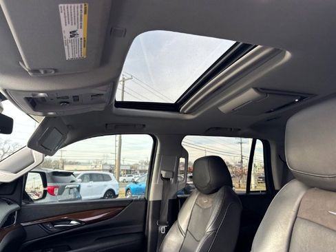 Used 2020 Cadillac Escalade Premium Luxury image 20