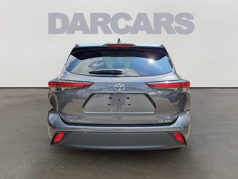 Used 2025 Toyota Highlander LE AWD/4WD image 5