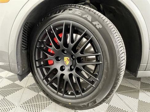 Used 2017 Porsche Cayenne GTS AWD/4WD image 9