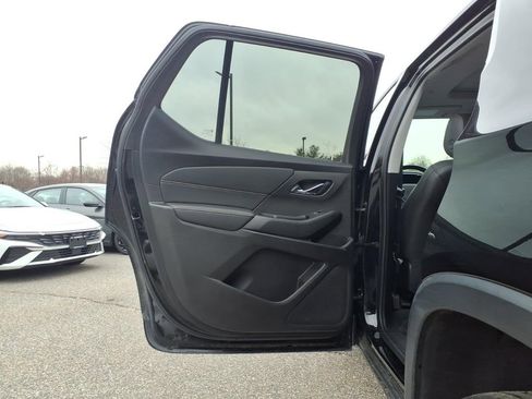 Used 2021 Chevrolet Traverse RS image 13