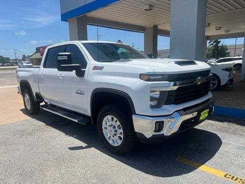 Used 2025 Chevrolet Silverado 2500 LT w/ Texas Edition AWD/4WD image 2