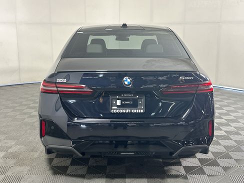 Used 2025 BMW 530i w/ M Sport Package RWD image 4