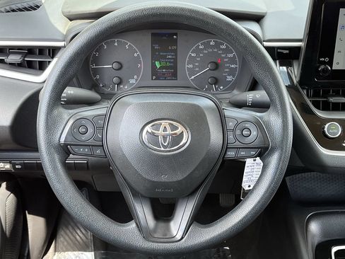 Used 2025 Toyota Corolla LE FWD image 11