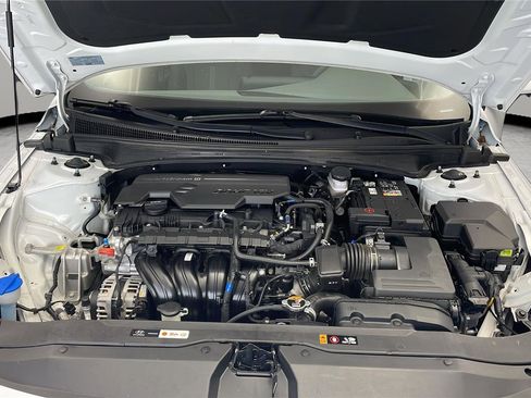 Certified 2024 Hyundai Elantra SE FWD image 10