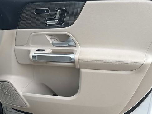 Used 2021 Mercedes-Benz GLB 250 GLB 250 image 19