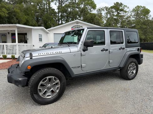 Used 2018 Jeep Wrangler Unlimited Rubicon w/ Connectivity Group AWD/4WD image 1