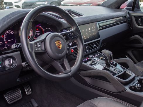 Used 2022 Porsche Cayenne Turbo GT image 11