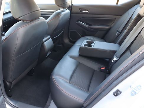 Used 2025 Nissan Altima 2.5 SR FWD image 5