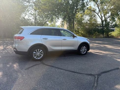 Used 2016 Kia Sorento L FWD image 17