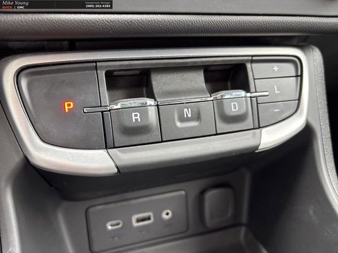 Used 2024 GMC Terrain SLE w/ Driver Convenience Package FWD image 30