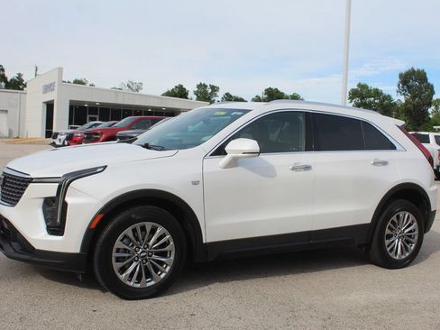 Used 2024 Cadillac XT4 Premium Luxury AWD/4WD image 4