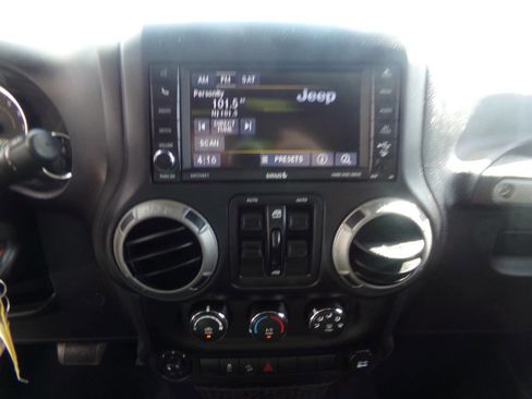 Used 2017 Jeep Wrangler Unlimited Sport w/ Quick Order Package 24S AWD/4WD image 26